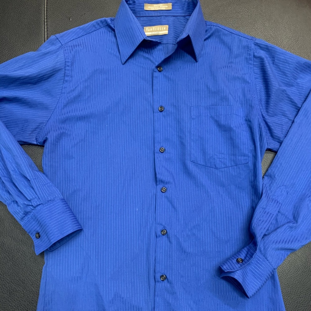 VanHeusen Men’s Button Down Shirt